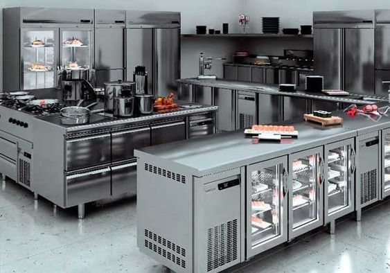 آشپزخانه صنعتی مجهز برای رستوران بزرگ با تجهیزات کامل