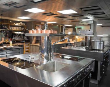 مهم‌ترین تجهیزات پخت و پز رستوران