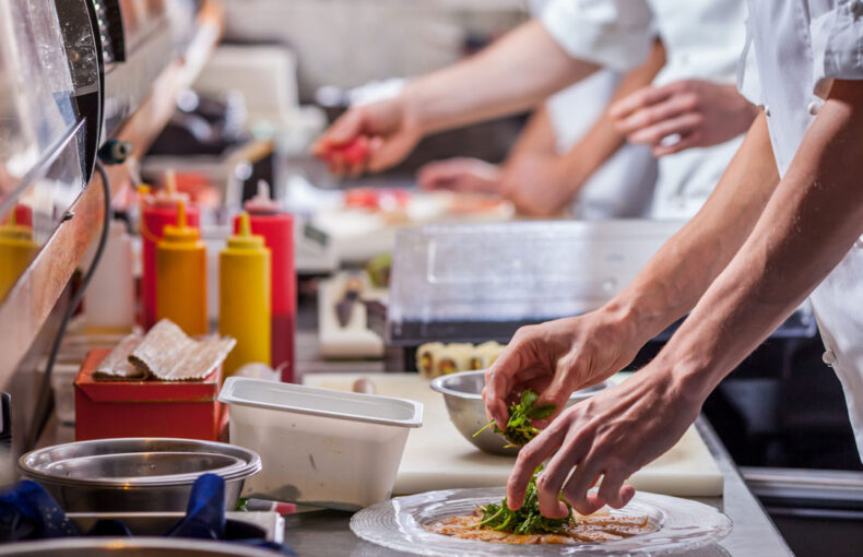 چک‌لیست کامل تجهیزات فست‌فود استاندارد