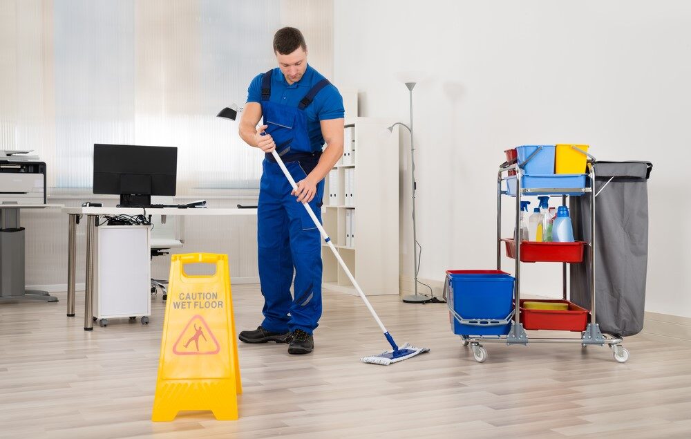 انتخاب بهترین ترولی نظافت هتلی | مستر هورکا