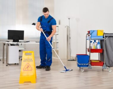 انتخاب بهترین ترولی نظافت هتلی | مستر هورکا